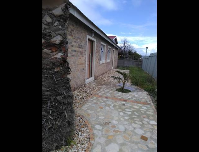 2 BEDROOM APARTMENT TO LET IN KLEINMOND CENTRAL